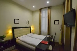 Pension A Und A Viena Austria
